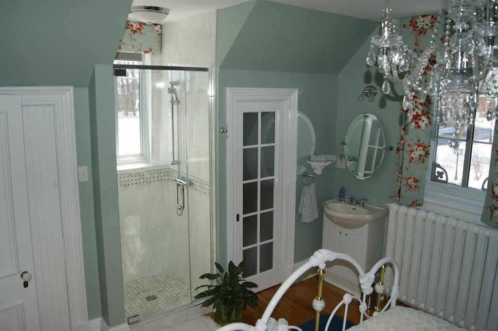 La Belle Aux Berges Bed & Breakfast Saint-Denis-sur-Richelieu Room photo