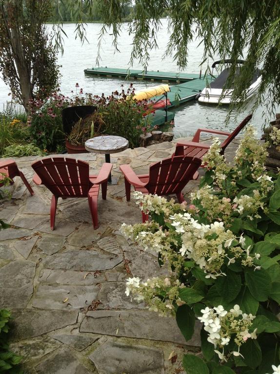 La Belle Aux Berges Bed & Breakfast Saint-Denis-sur-Richelieu Exterior photo