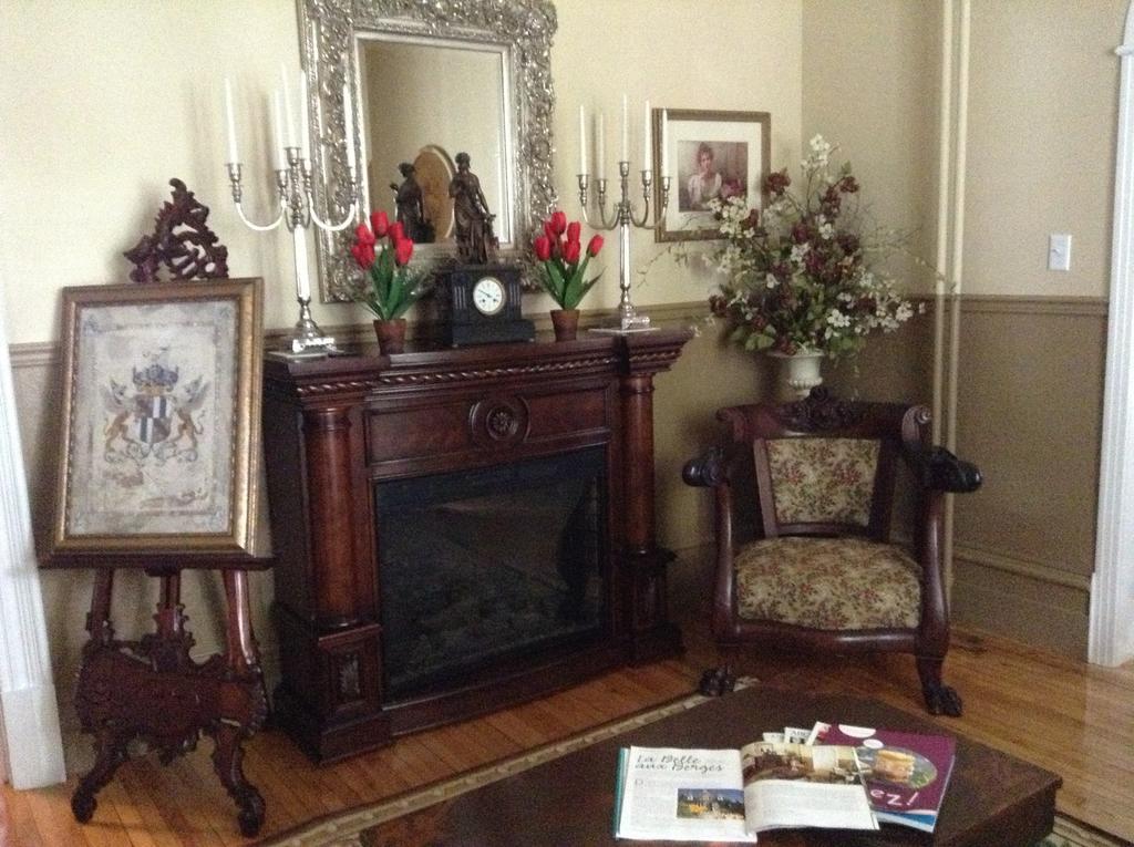La Belle Aux Berges Bed & Breakfast Saint-Denis-sur-Richelieu Exterior photo