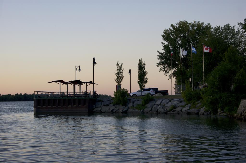 La Belle Aux Berges Bed & Breakfast Saint-Denis-sur-Richelieu Exterior photo