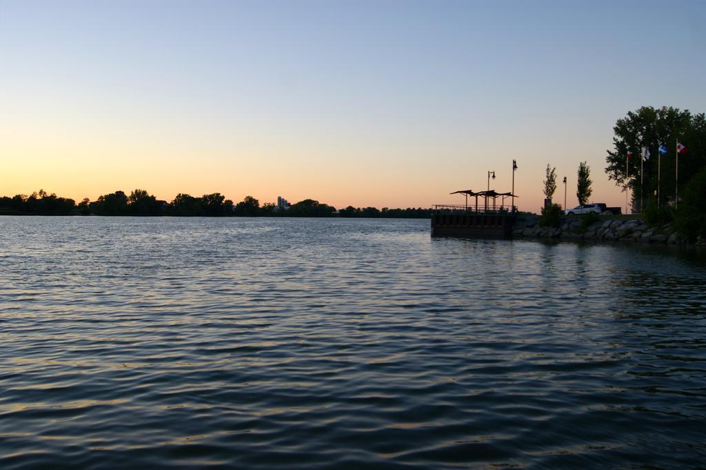 La Belle Aux Berges Bed & Breakfast Saint-Denis-sur-Richelieu Exterior photo