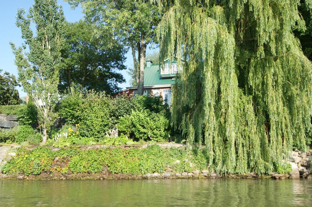 La Belle Aux Berges Bed & Breakfast Saint-Denis-sur-Richelieu Exterior photo