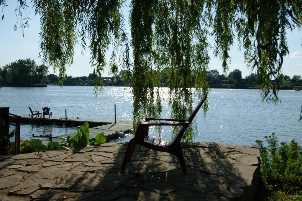 La Belle Aux Berges Bed & Breakfast Saint-Denis-sur-Richelieu Exterior photo